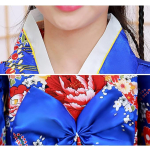 Costum Japonez Gheisa albastru cu rosu pentru Fete – Kimono Albastru cu Imprimeu Floral si Centura Obi - imagine 2
